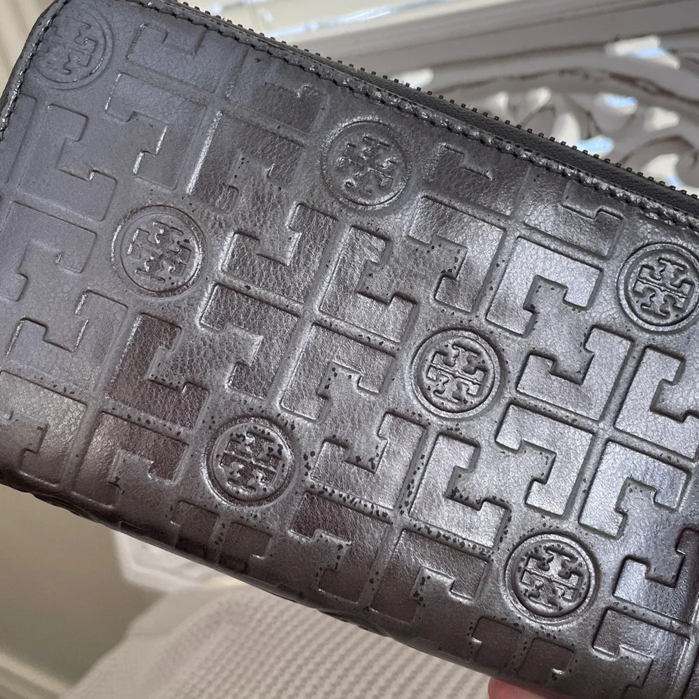 Tory Burch gray metallic continental zip wallet retail $ 195 - Picture 2 of 11